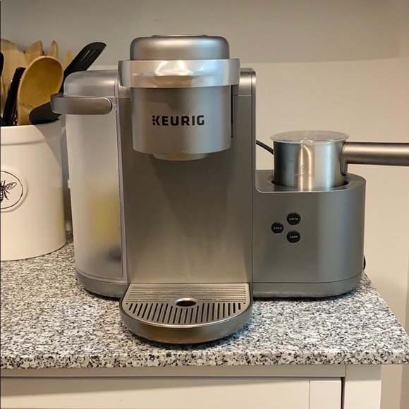 Keurig Coffee Maker with frother!